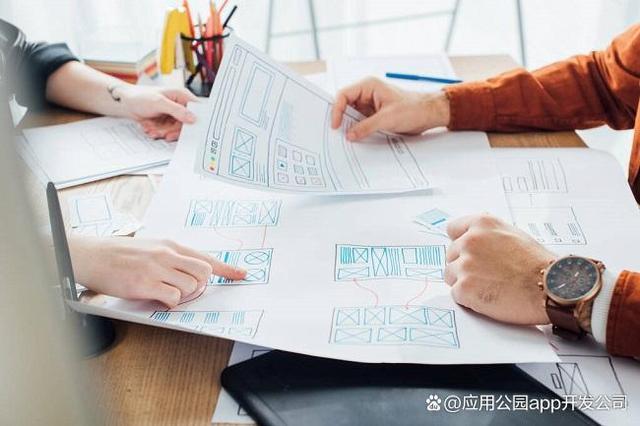 軟件外包公司容易踩的坑 軟件服務外包中的常見陷阱與規避策略